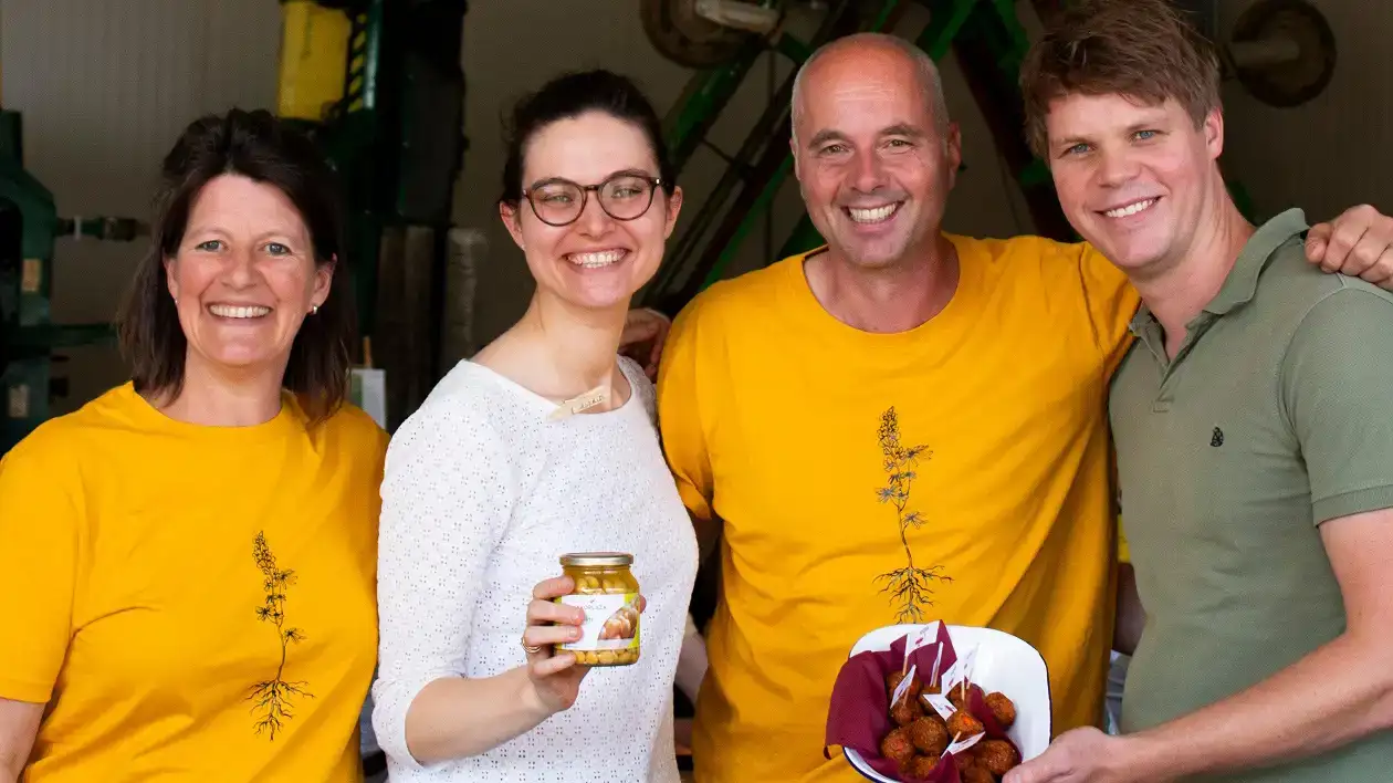 ekoplaza-biologisch-lekkerlupine-stevenijzerman-andrejurrius-lupineballetjes